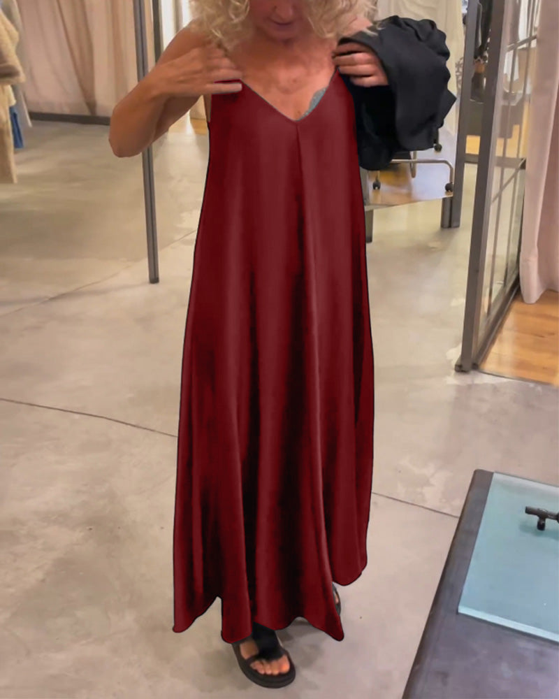 Ensemble deux pièces avec robe à bretelles et haut de couleur unie