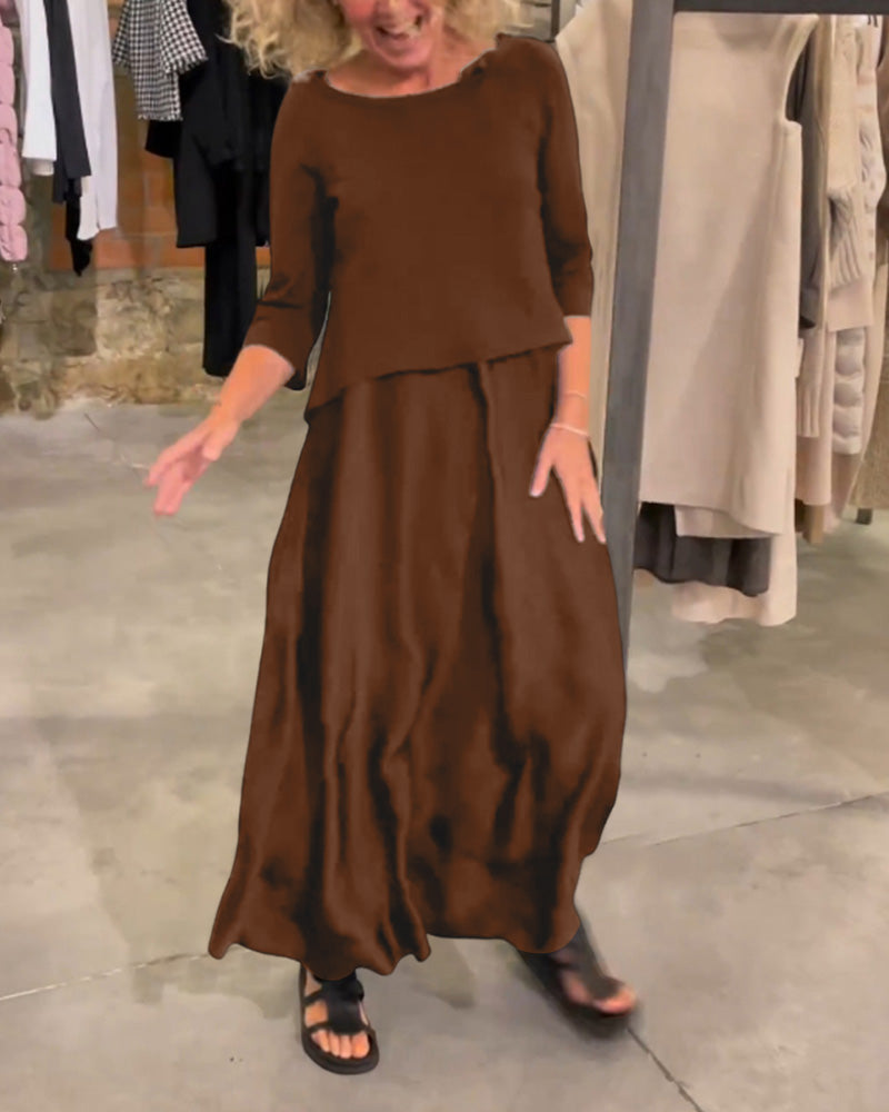 Ensemble deux pièces avec robe à bretelles et haut de couleur unie