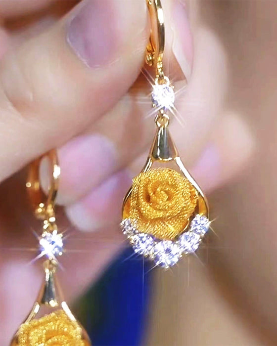 Boucles D'oreilles En Maille Élégantes À Motif De Rose