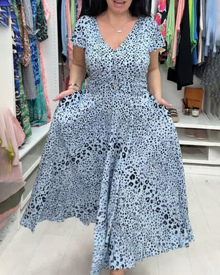 Robe à manches courtes et col en V