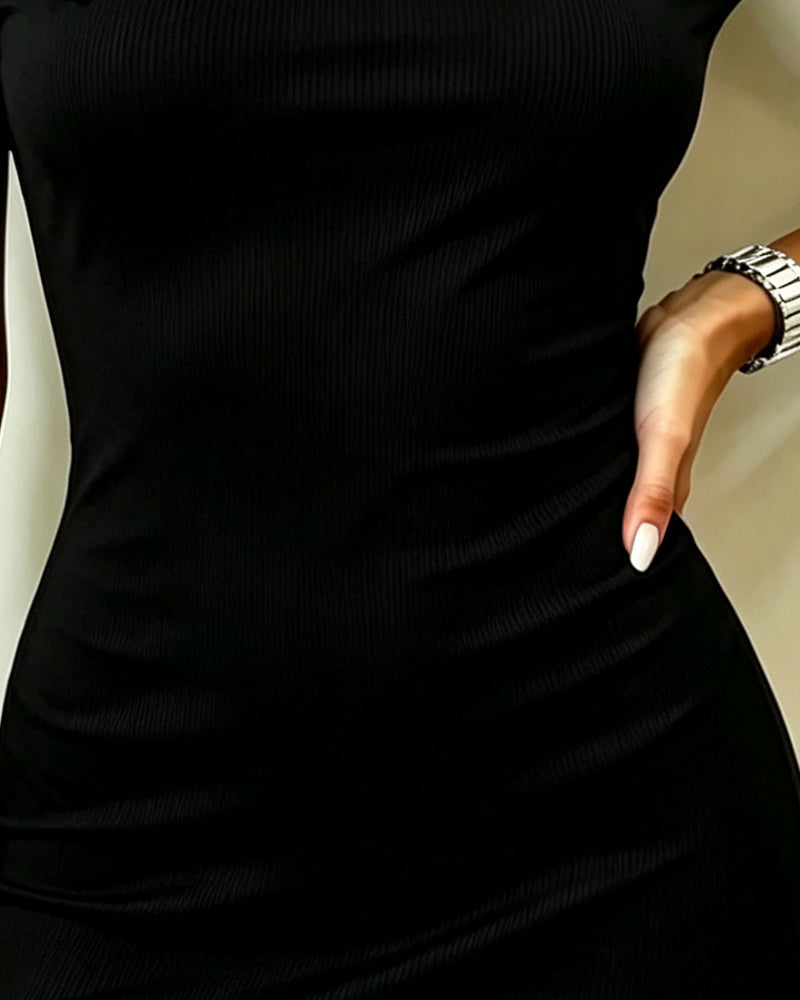Robe Off-Épaule Boucle Manche Courte
