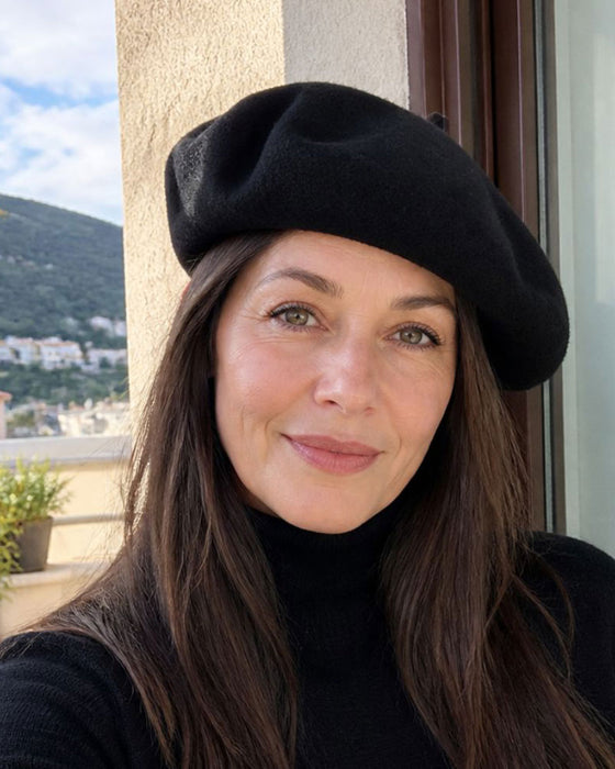 Le Béret Iconique Qui Rend Chaque Look Complet