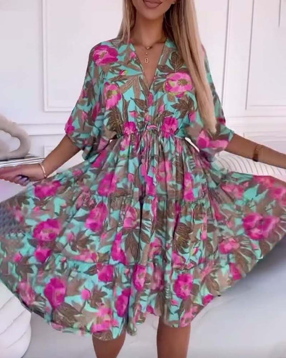 Robe élégante avec cordons de serrage et imprimé floral