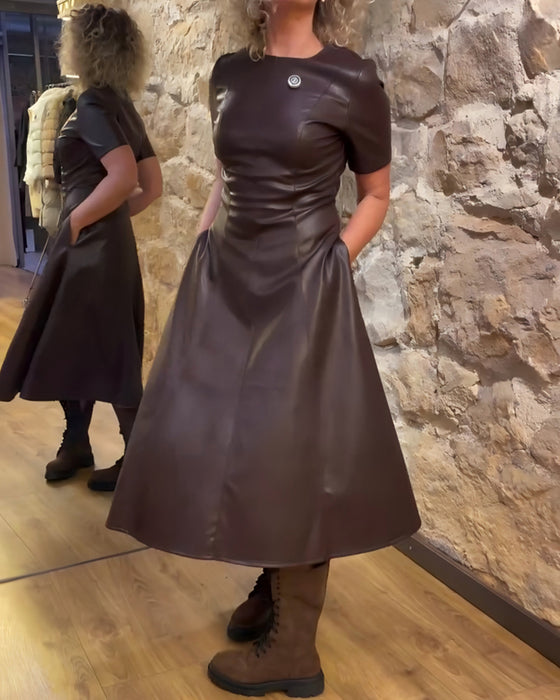 Robe Cuir Pu Cintré Manches Courtes