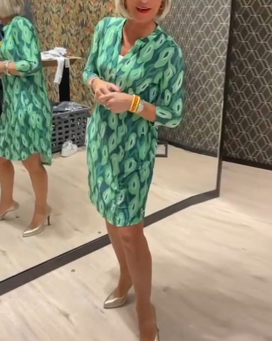 Robe imprimée à col en V et manches trois-quarts
