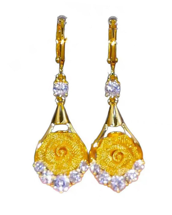 Boucles D'oreilles En Maille Élégantes À Motif De Rose