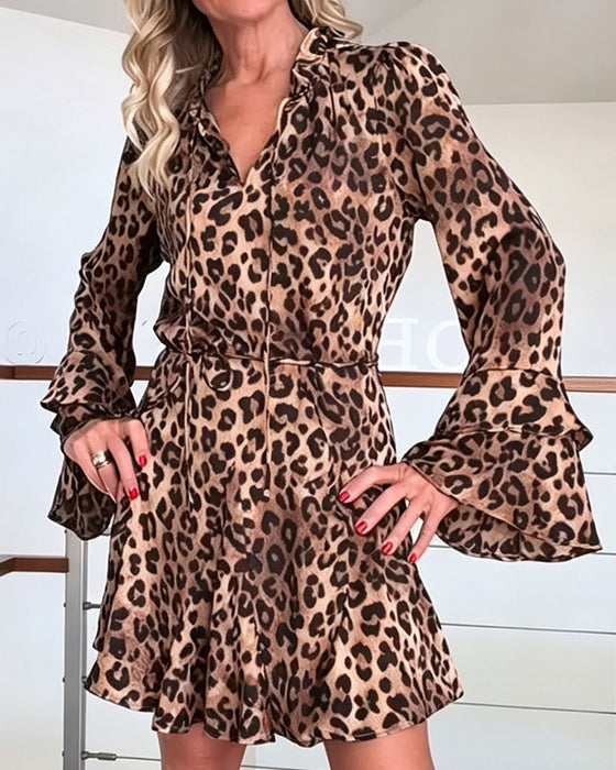 Robe Col V Imprimé Léopard Laçage Courte