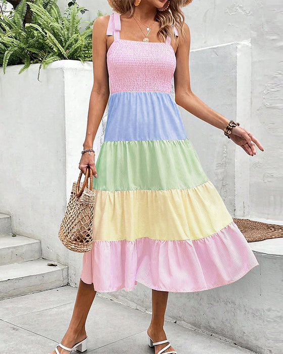 Robe avec empiècements et bretelles contrastés