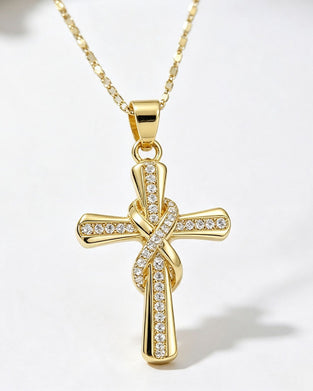 ✝️ Collier Femme avec Pendentif Croix Scintillant – Design Torsadé Élégant Pour Le Quotidien & Les Occasions Spéciales