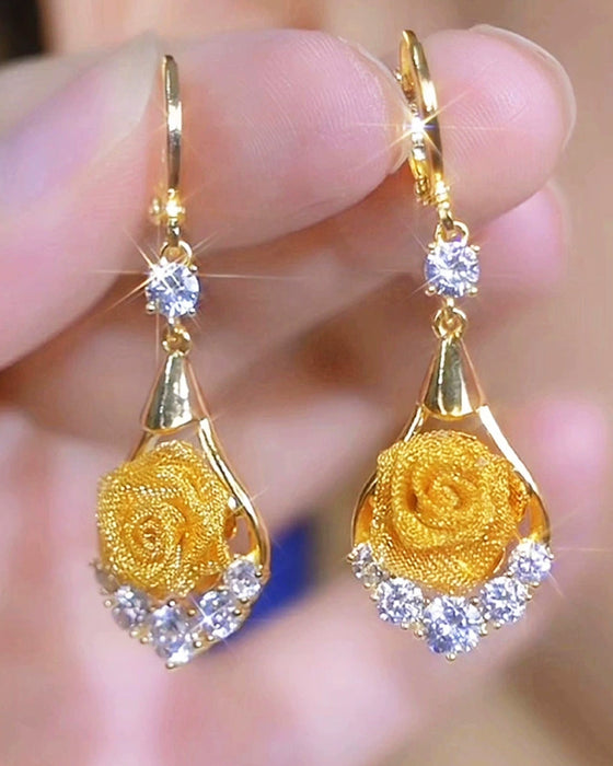 Boucles D'oreilles En Maille Élégantes À Motif De Rose