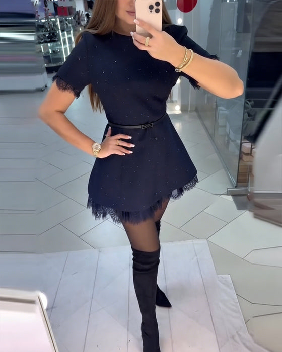 Robe En Dentelle Scintillante À Manches Courtes Et Coupe A