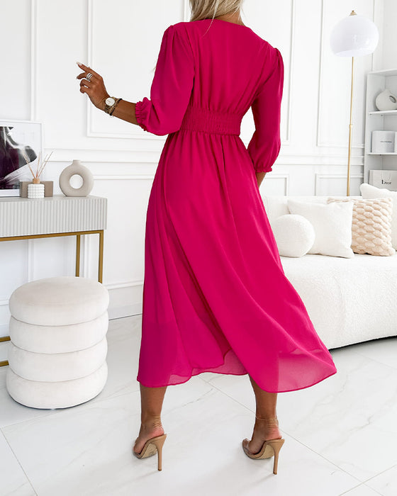 Robe à col en V de couleur unie à la taille