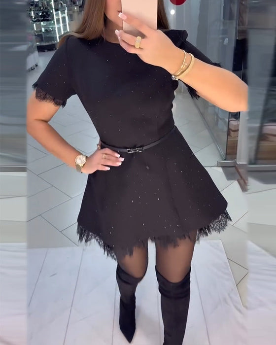 Robe En Dentelle Scintillante À Manches Courtes Et Coupe A