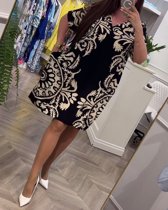 Robe ample à manches courtes et col en V imprimé rétro