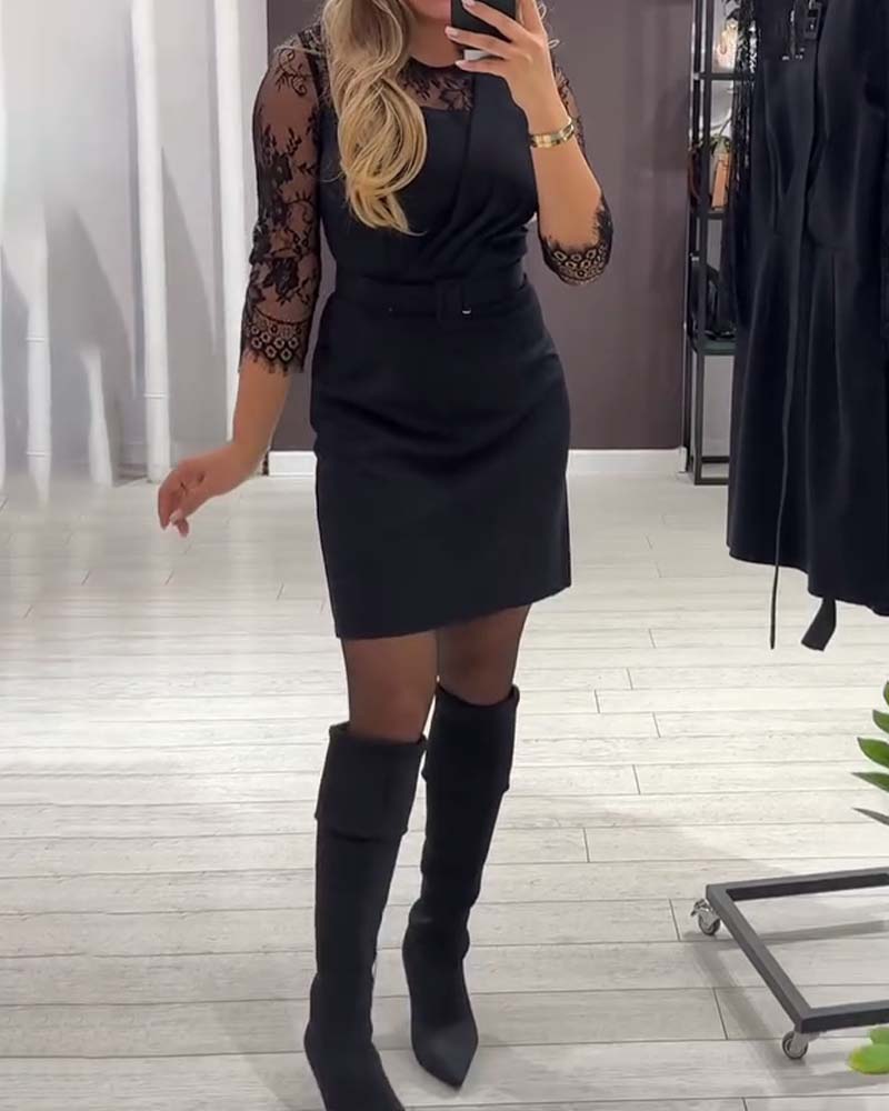 Robe À Coupe Cintrée Et Détails Patchwork