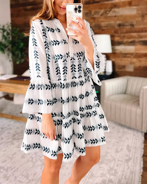 Robe courte élégante à imprimé tendance