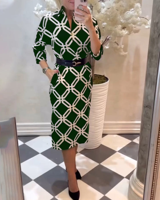 Robe élégante à imprimé géométrique et fente latérale