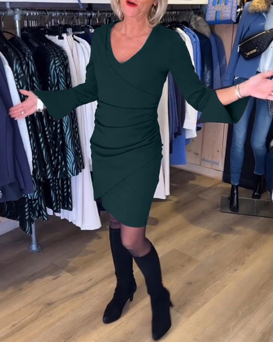 Robe avec cou de cou et manche fascinante