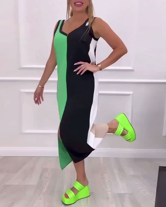 Robe à la mode avec fente de couleur contrastée