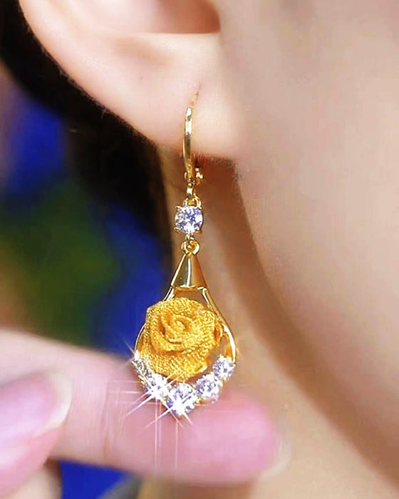 Boucles D'oreilles En Maille Élégantes À Motif De Rose