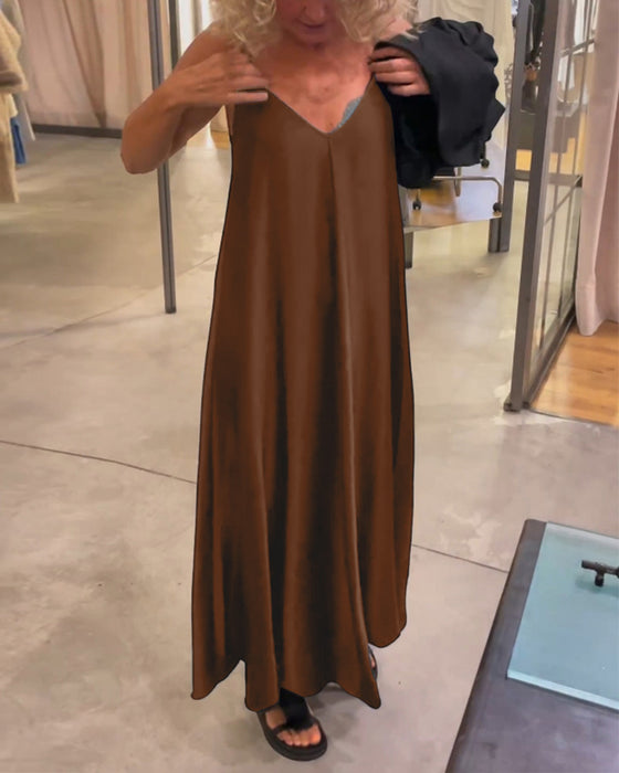 Ensemble deux pièces avec robe à bretelles et haut de couleur unie