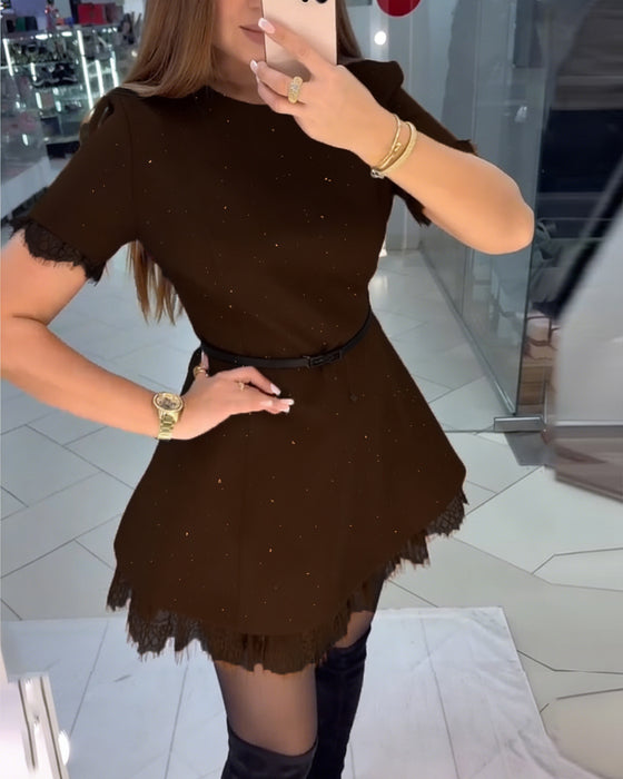 Robe En Dentelle Scintillante À Manches Courtes Et Coupe A