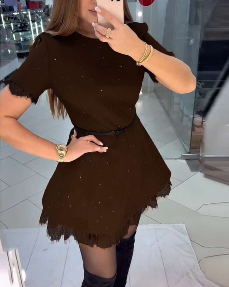 Robe En Dentelle Scintillante À Manches Courtes Et Coupe A