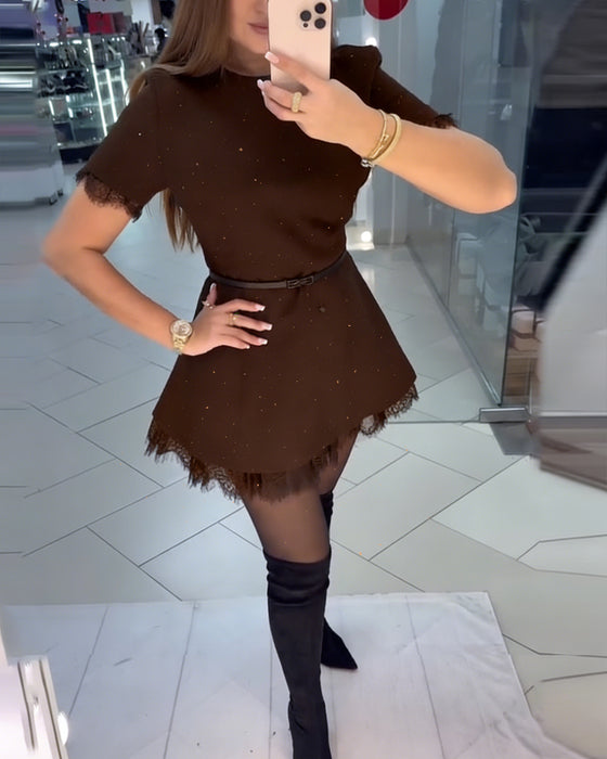 Robe En Dentelle Scintillante À Manches Courtes Et Coupe A