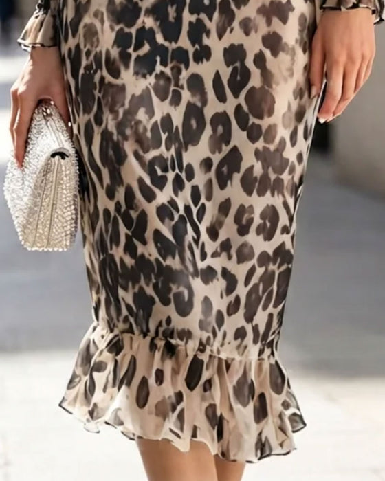 Robe Col Haut Léopard Taille Cintrée Volant