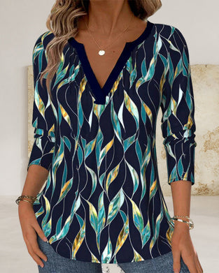 T-shirt décontracté à imprimé feuilles et col en V