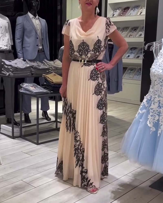 Robe élégante plissée à imprimé vintage