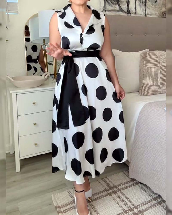 Robe élégante à pois sans manches