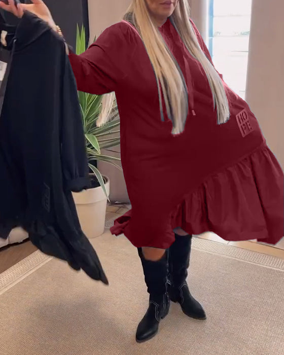 Robe ample à capuche et empiècements à manches longues