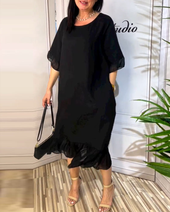 Robe fluide à empiècements et manches courtes