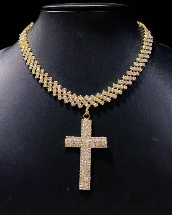 Pendentif croix en diamant étincelant