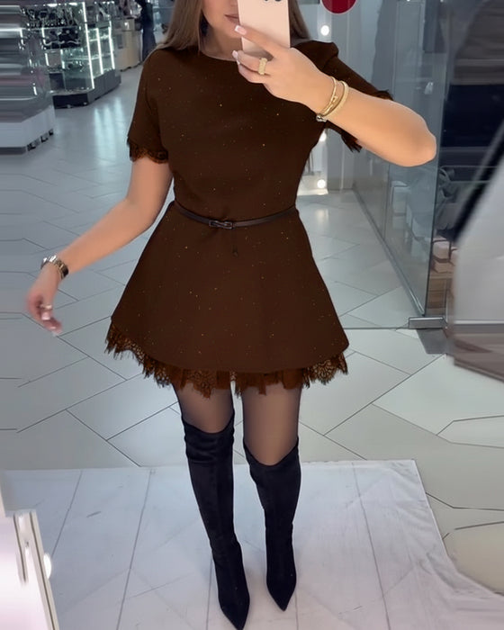 Robe En Dentelle Scintillante À Manches Courtes Et Coupe A