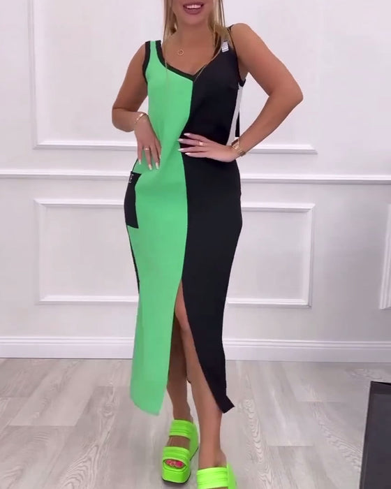 Robe à la mode avec fente de couleur contrastée