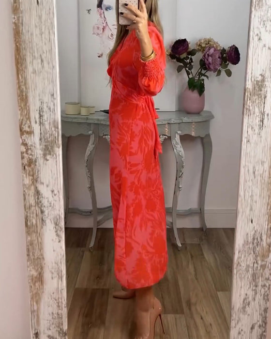 Robe avec col en V et taille cintrée