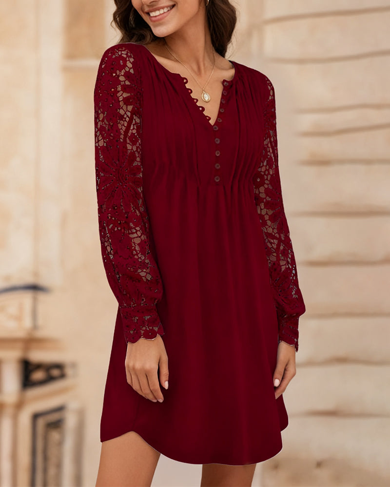 Robe Unie À Plissés Et Détails Patchwork