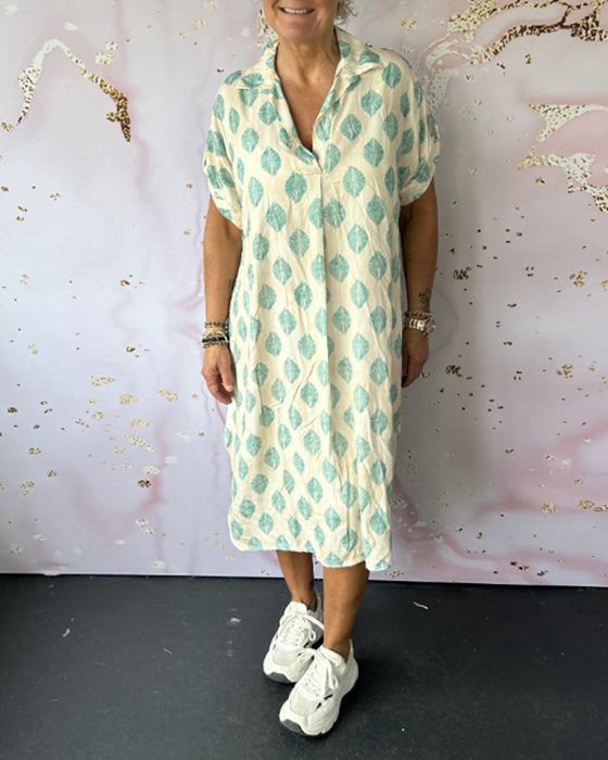 Robe ample à revers et manches courtes