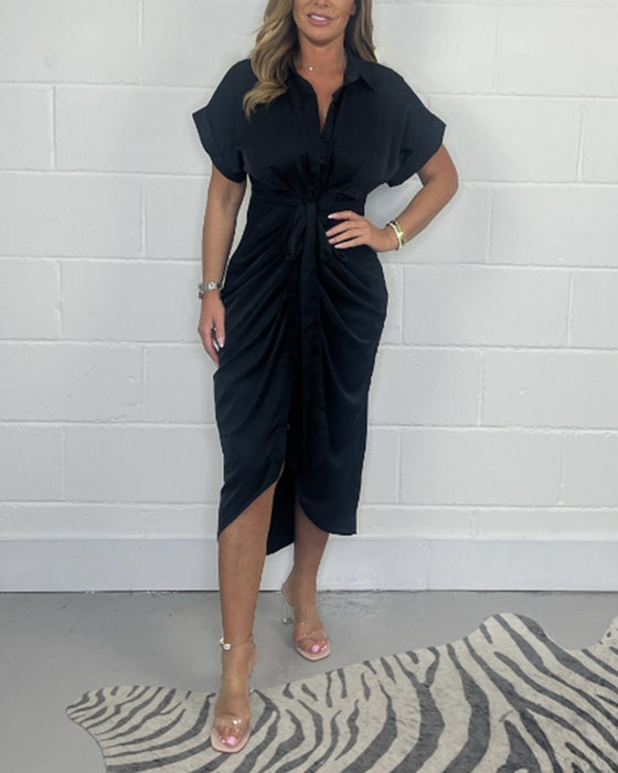 Élégante robe plissée à col chemise