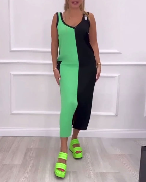 Robe à la mode avec fente de couleur contrastée