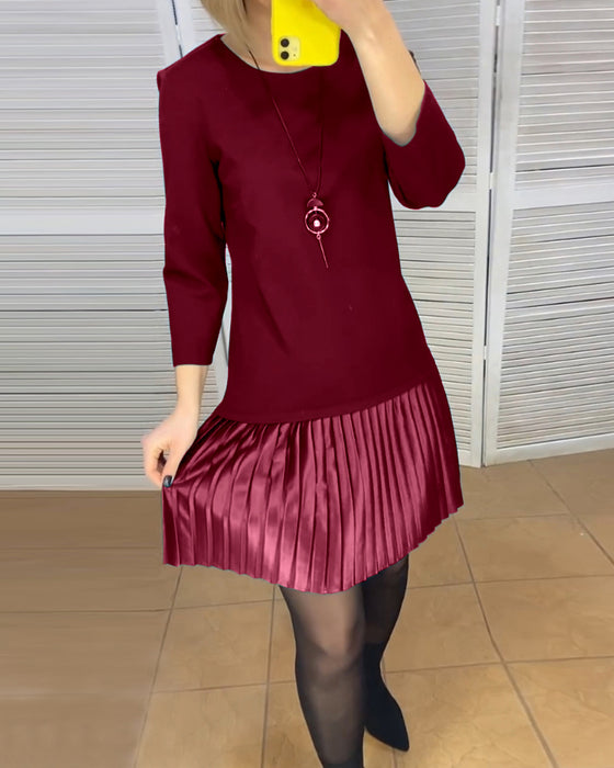 Robe à pans plissés et couleurs unies