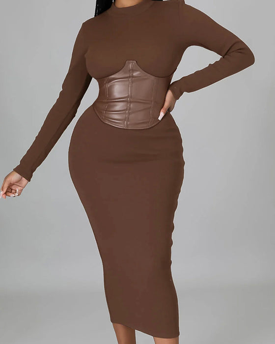 Robe Unie À Panneaux Et Coupe Ajustée