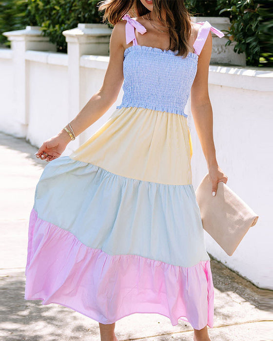 Robe avec empiècements et bretelles contrastés