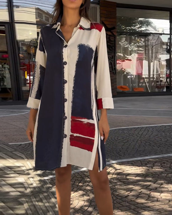 Robe avec revers et imprimés et fentes