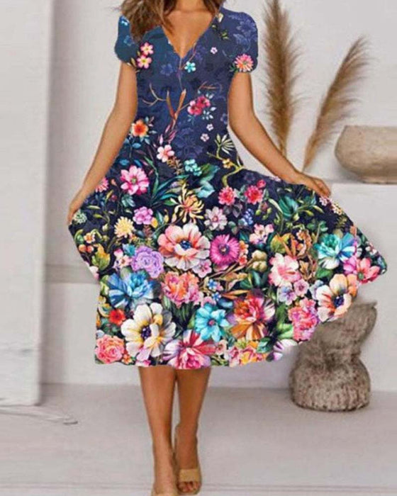 Robe Courte À Manches Avec Encolure En V Et Motif Floral