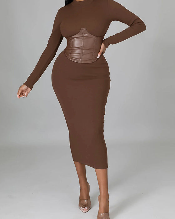 Robe Unie À Panneaux Et Coupe Ajustée