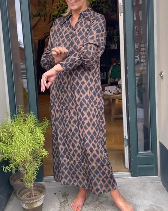 Robe élégante avec imprimé géométrique contrasté et revers