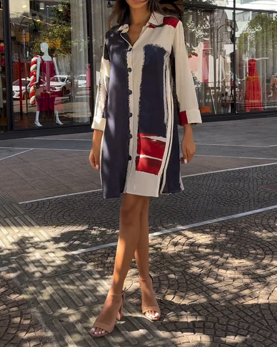 Robe avec revers et imprimés et fentes